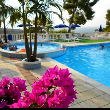 Emarine Aparthotel 3*