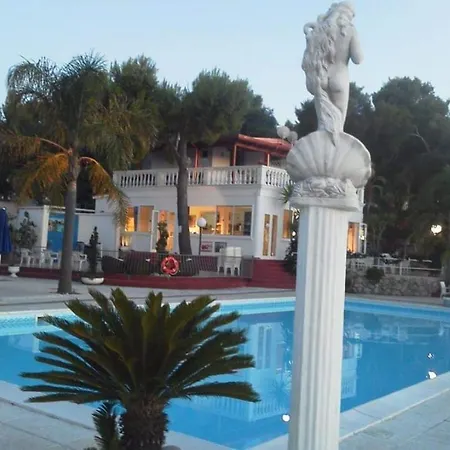 Hotel apartamentowy Emarine Con Servizio Incluso 3*