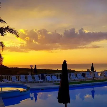 Emarine Aparthotel 3*