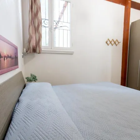 Emarine Aparthotel 3*