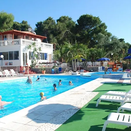 Emarine Aparthotel
