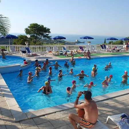 Emarine Aparthotel 3*