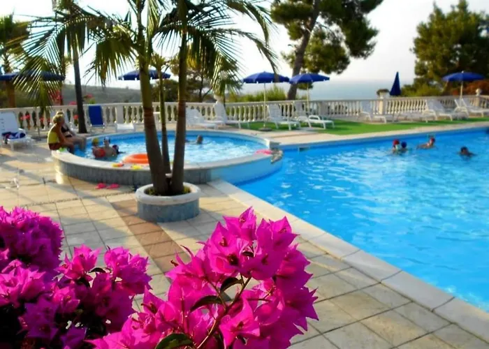Emarine Con Servizio Incluso Aparthotel 3*