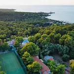 Aparthotel Emarine Con Servizio 3*