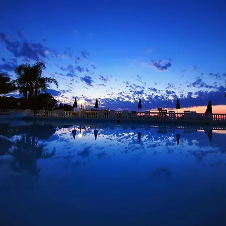 Emarine Apartahotel
