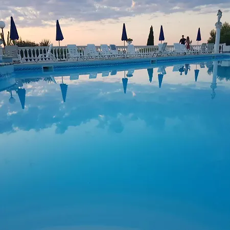 Emarine Con Servizio 3* Peschici