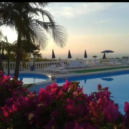 Emarine Apartahotel