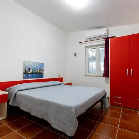 Emarine Con Servizio 3*