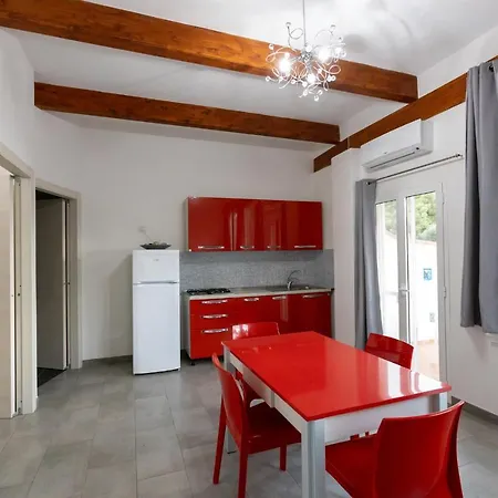 Emarine Con Servizio Apartahotel 3*