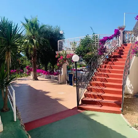 Ξενοδοχείο με διαμερίσματα Emarine Con Servizio Incluso 3*