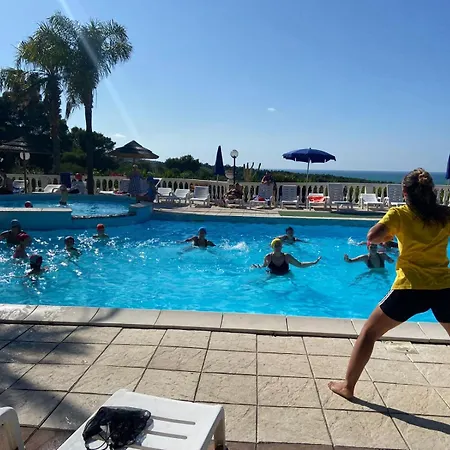 Emarine Con Servizio Peschici